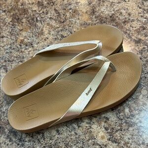 Reef Women's 10 Gold and Tan Sandals
